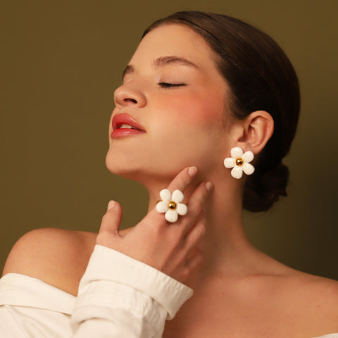 Anillo Flor de Fresa Blanco