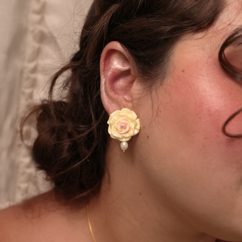 Aretes Rositas Crema