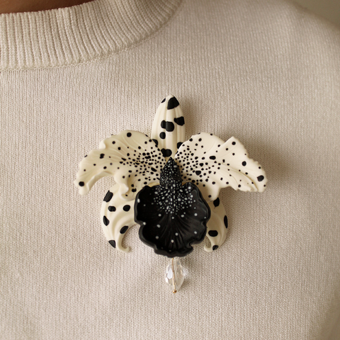 Broche Cattleya Negra