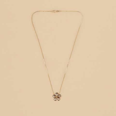 Collar Flor de Fresita Dorada