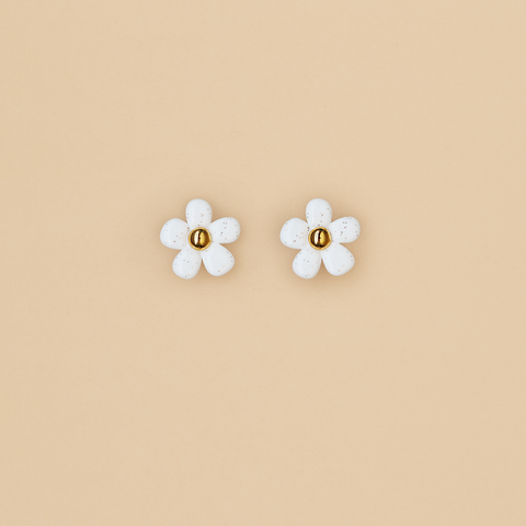 Aretes Flor de Fresa Blanco